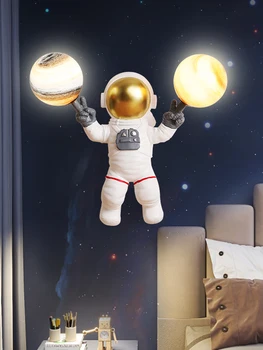 Настенный светильник с Мультяшным Астронавтом, Художественная лампа из смолы, настольная лампа для спальни, Креативный Современный декор для гостиной в стиле Лофт, светодиодный настенный светильник Space Man  5